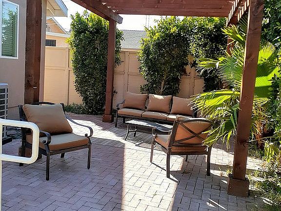 2nd image of 1137 W 98th St