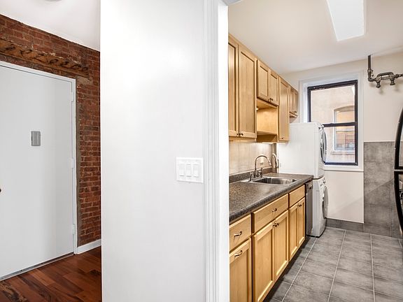 2nd image of 230 W 140th St APT 3