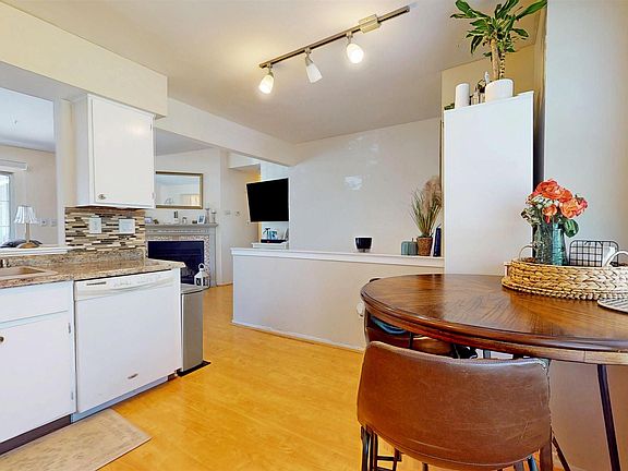 5th image of 35 Waterview Dr Unit 35