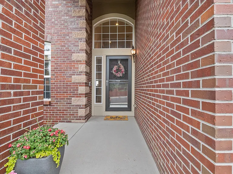 1048 Orion Way — Photo 7