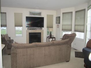 2 Cobblestone Cir, Hatboro, PA 19040