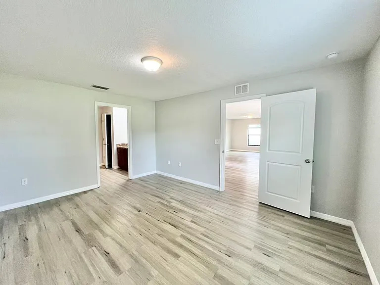 2664 Rotherham Rd — Photo 16
