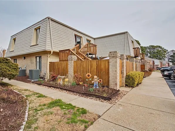 1010 Angler Ln, Virginia Beach, VA 23451