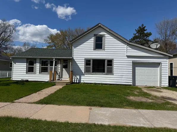907 Park Ave, Waupaca, WI 54981