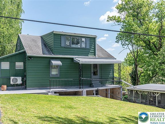 2nd image of 525 Royal Manor Rd