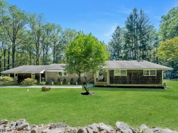 10 Delwood Rd, Chester Twp., NJ 07930