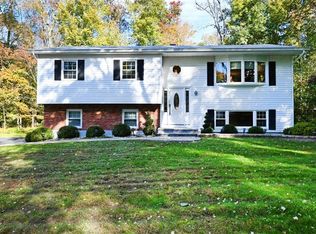 5 Craftwood Dr, Spring Valley, NY 10977