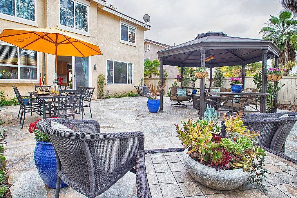 3 bed, 2.5 bath, 2056 sqft, $4,999 — Photo 2