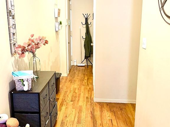 2nd image of 4731 37th St APT 4B