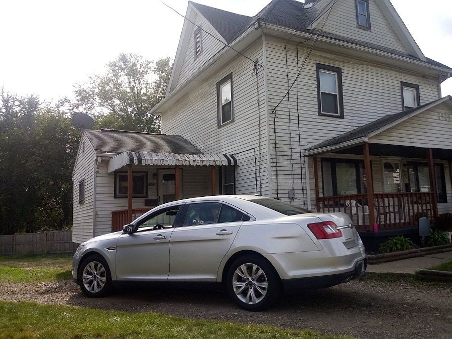 2nd image of 835 Walnut Rd SE