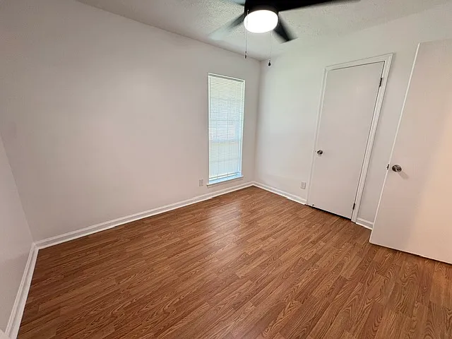 5754 Darien Dr — Photo 8