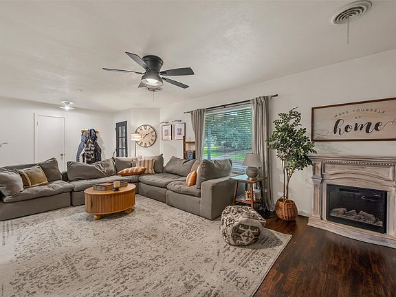 4th image of 617 Cardinal Dr