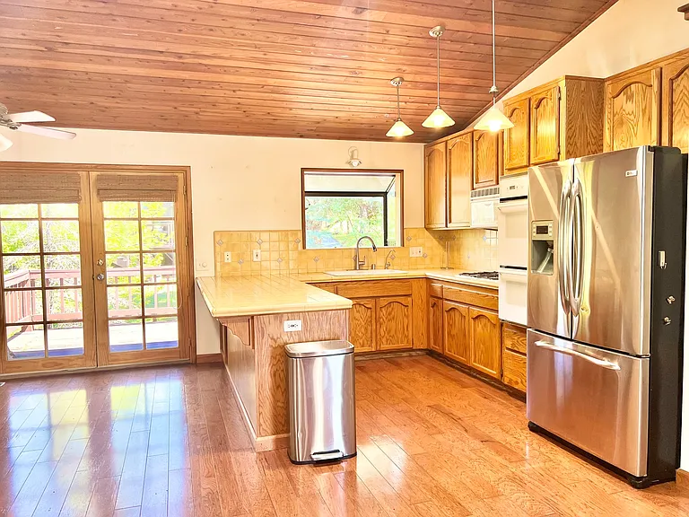 14700 Voltaire Dr — Photo 25