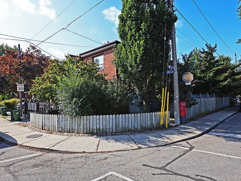 212 Glebemount Ave #LOWER — Photo 3