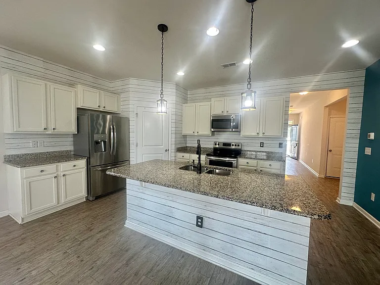 567 Hay Hill Ln — Photo 3