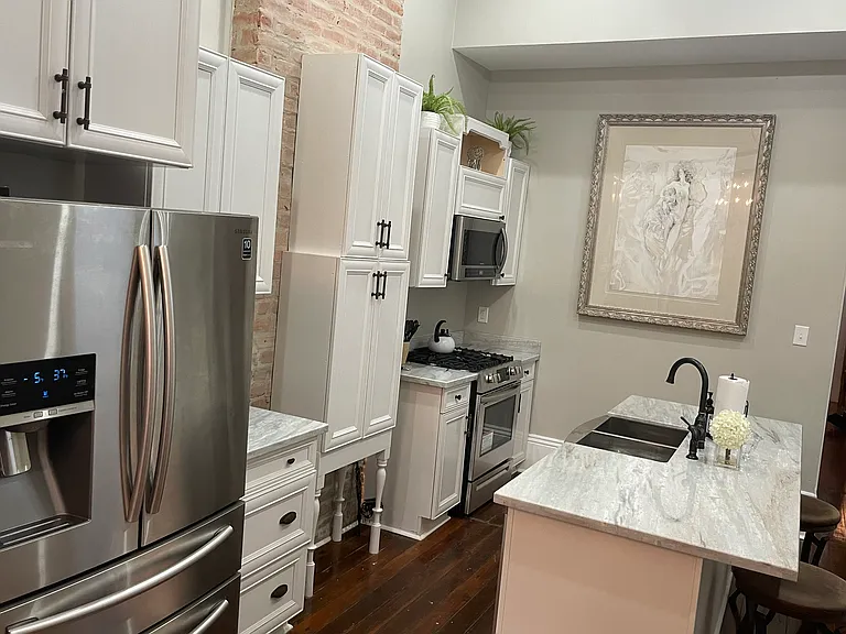 2121 Jackson Ave — Photo 8