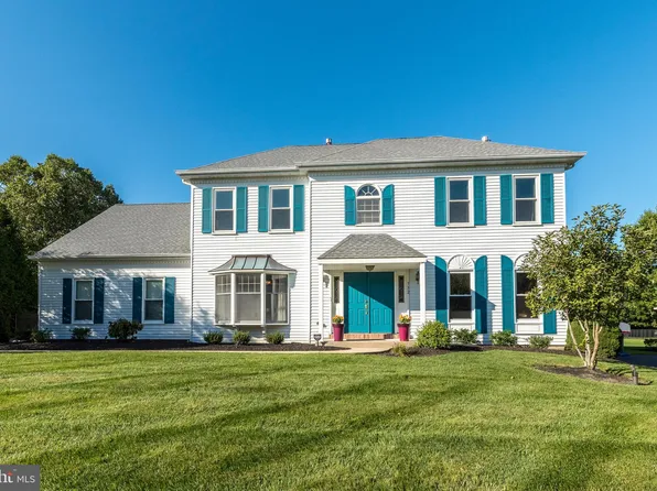 732 Castlewood Dr, Dresher, PA 19025