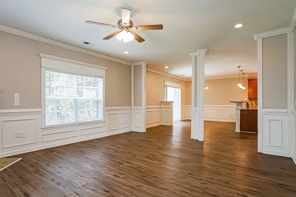 5 bed, 2.5 bath, 2843 sqft, $2,635 — Photo 4
