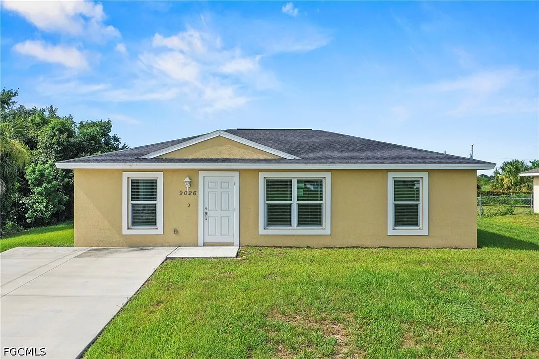 3 bed, 2.0 bath, 1120 sqft, $2,100 — Photo 2