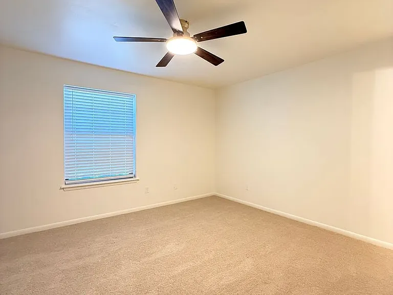 1039 Harris Ln — Photo 13