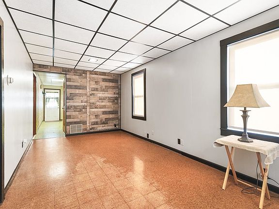 4th image of 727 Wood Ave