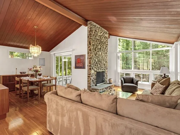 32 Spring Ln, Sharon, MA 02067