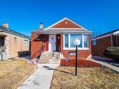 8951 S Dorchester Ave, Chicago, IL, 60619