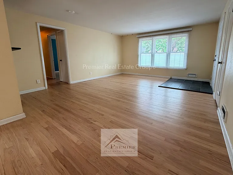 2140 Robin Dr — Photo 4