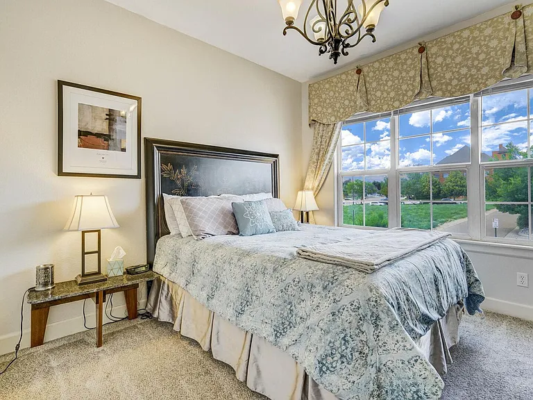 Queen bed with lots of natural light!