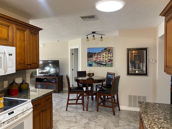 2nd image of 517 Leisure World #517