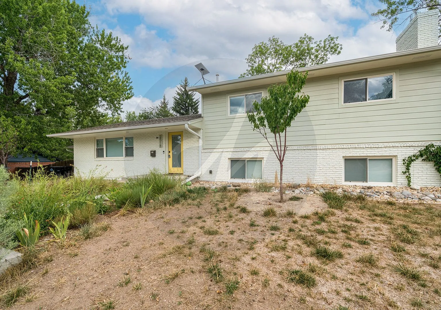 Century Heights Home with large backyard — Photo 3