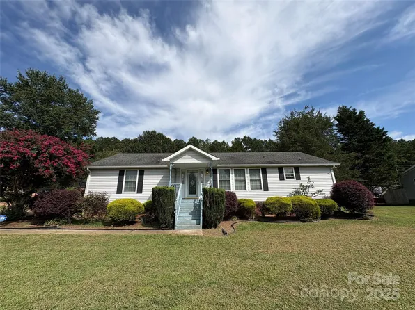 123 Castle Ct, Kings Mountain, NC 28086