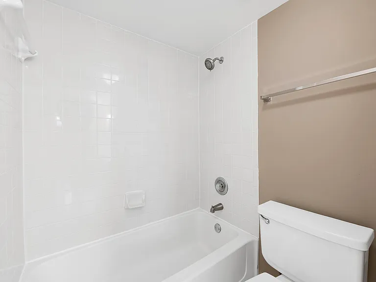 2861 N Oakland Forest Dr #202 — Photo 13