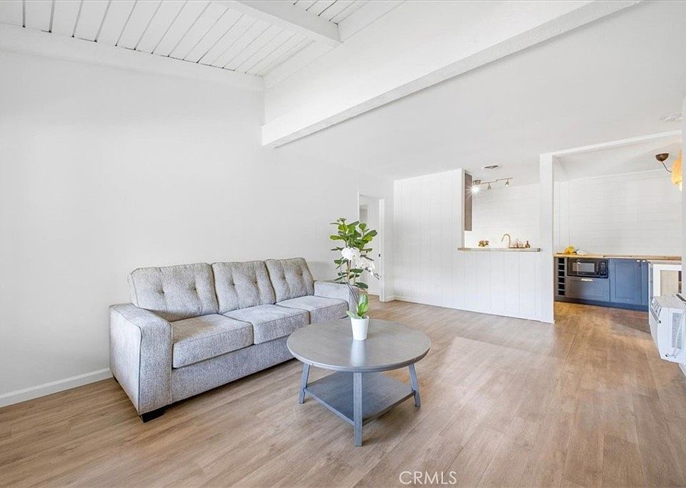 1st image of 1040 W Macarthur Blvd APT 42
