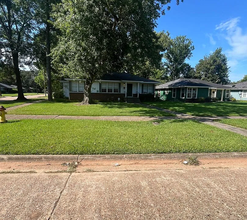351 Leo Ave