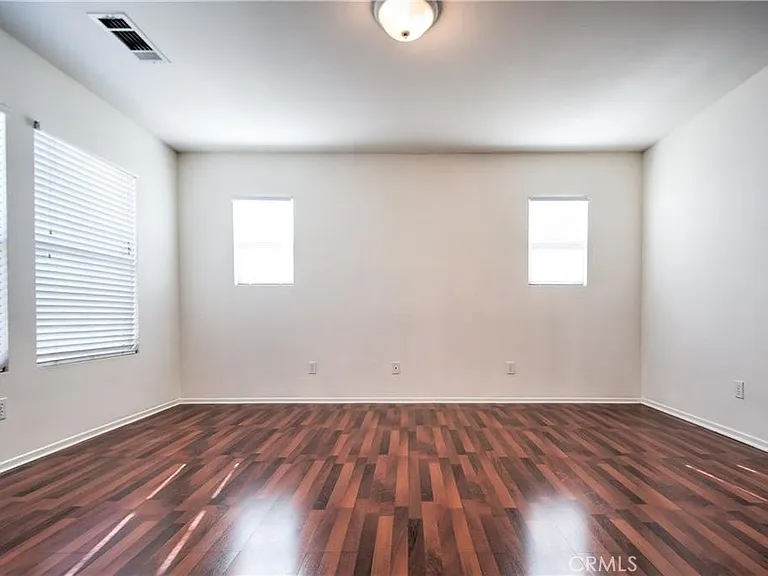 8 Silvermaple — Photo 15