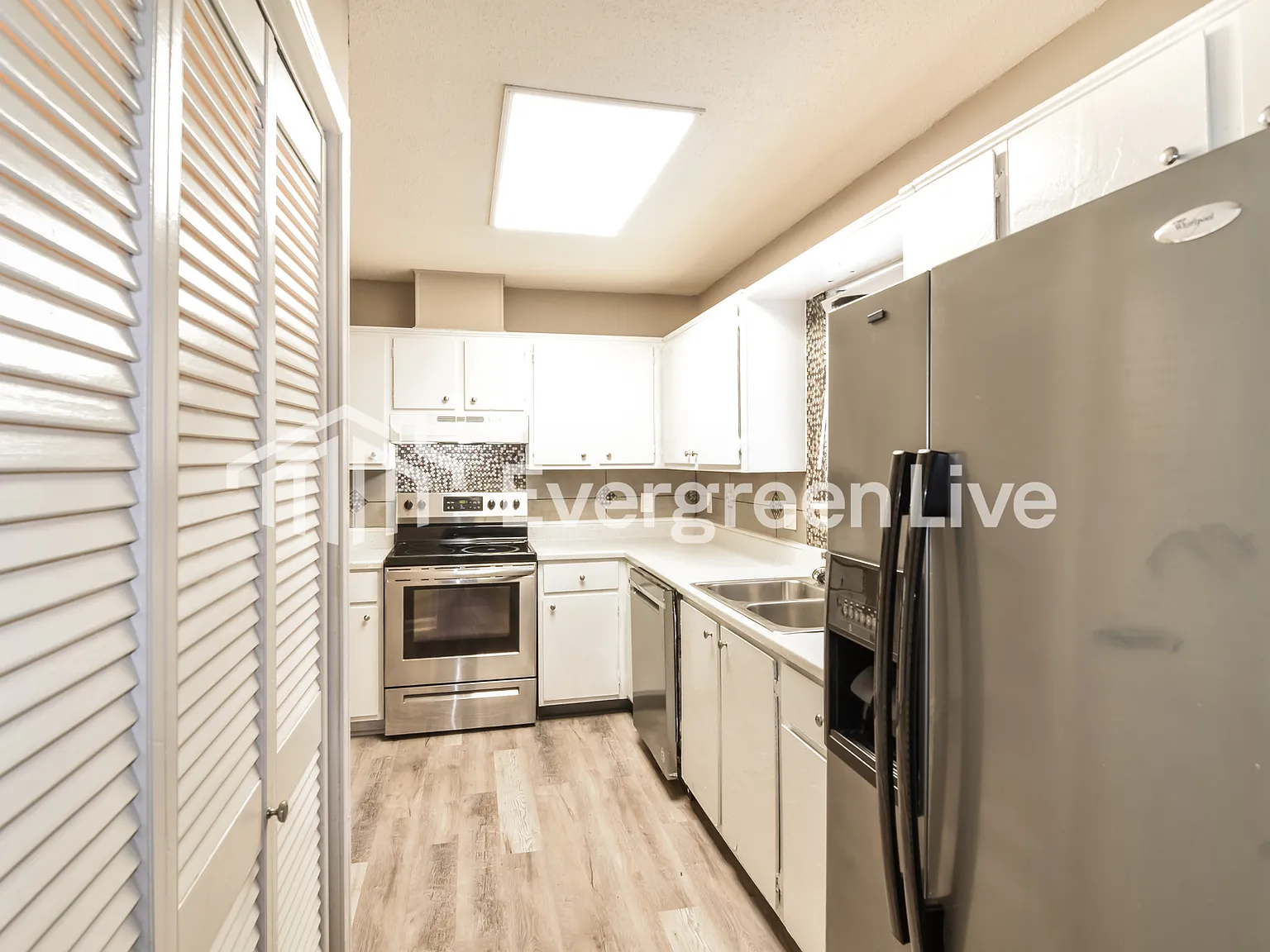 3 bed, 2.0 bath, 1355 sqft, $1,195 — Photo 3