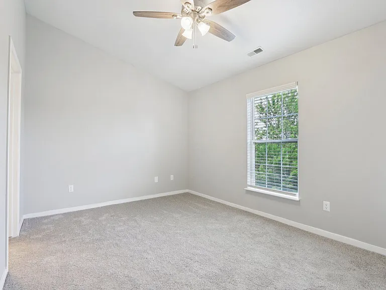 City View Farm Apartments — Photo 26
