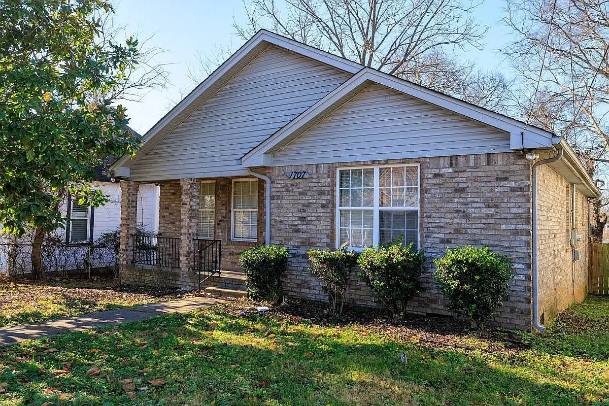 3 bed, 1335 sqft, $2,050 — Photo 2