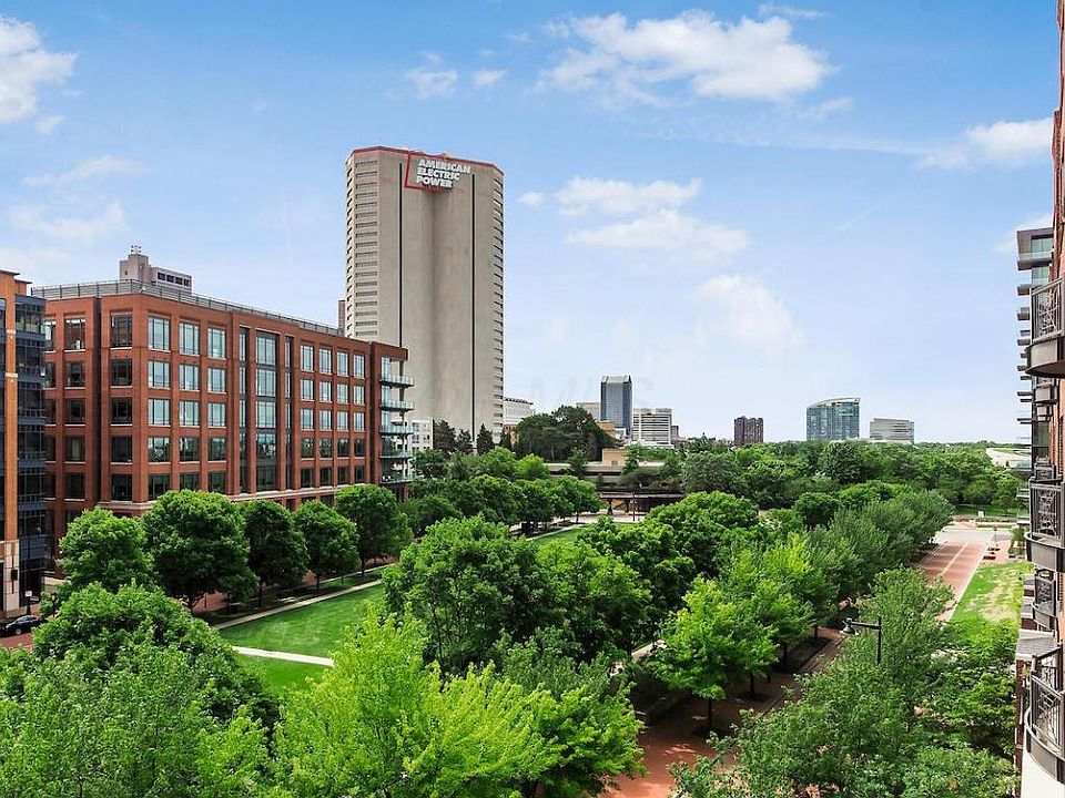1st image of 250 Daniel Burnham Sq