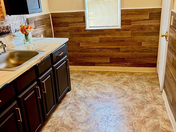 3rd image of 18660 Strathmoor St