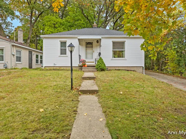 862 Spring Ave NE, Grand Rapids, MI 49503