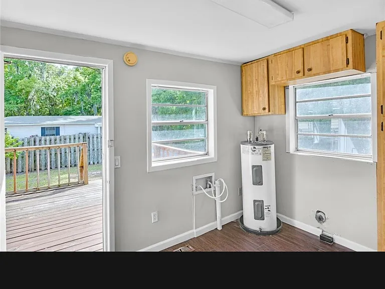 206 E Hall St — Photo 14