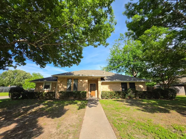 10501 Oak Creek Dr, Greenville, TX 75402