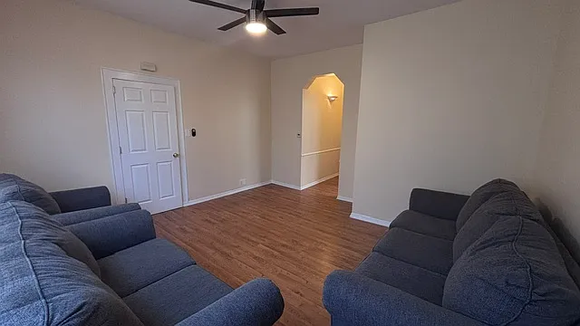 3 bed, 950 sqft, $2,300 — Photo 1