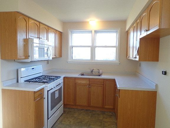 2nd image of 2914 Willow St