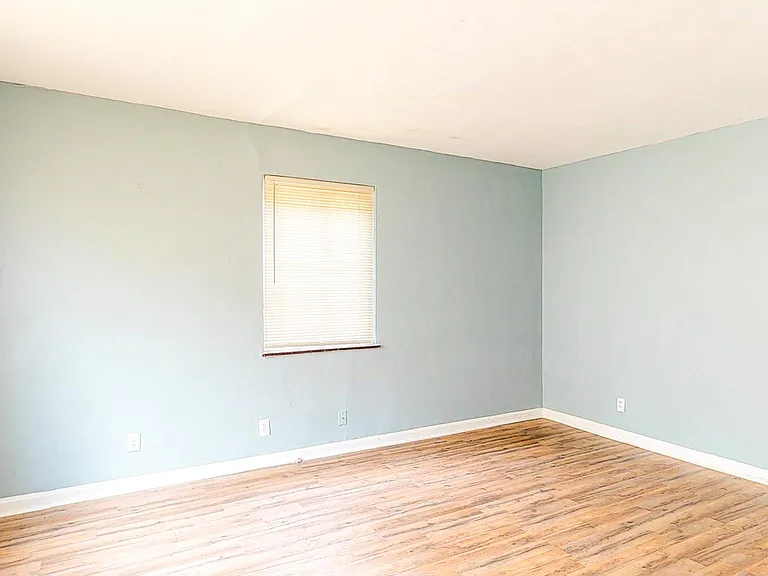 1652 Summit Rd #2 — Photo 13