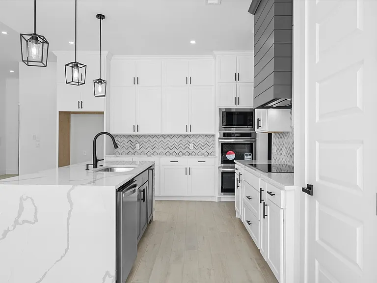 2057 Glenhollow Dr — Photo 12
