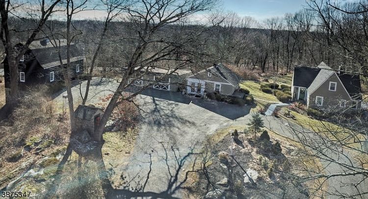1st image of 373 Green Rd