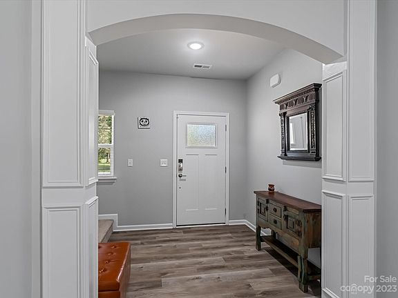 3rd image of 4517 Cecilia Ln